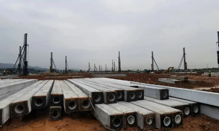 Precast concrete products including piles