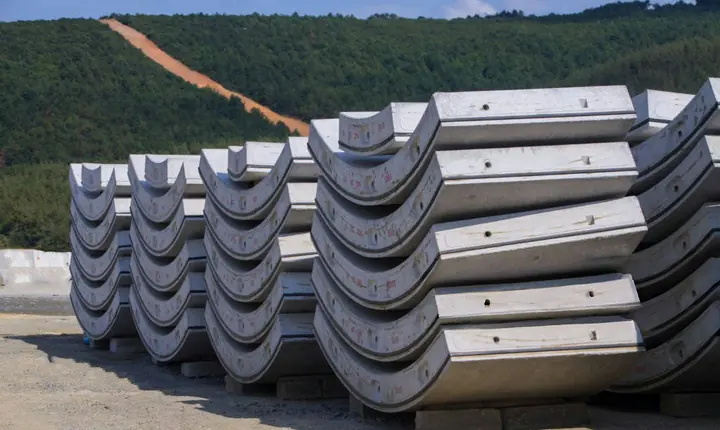 Precast concrete tunnel segments